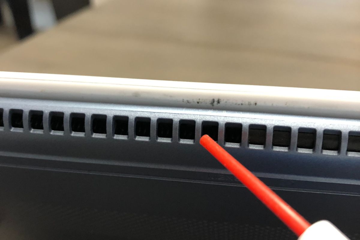 Using compressed air on laptop ports and vents