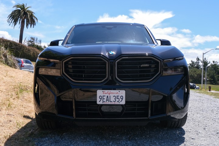 2023 BMW XM front