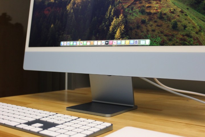 The Apple iMac M3 in blue, displayed on a desk.