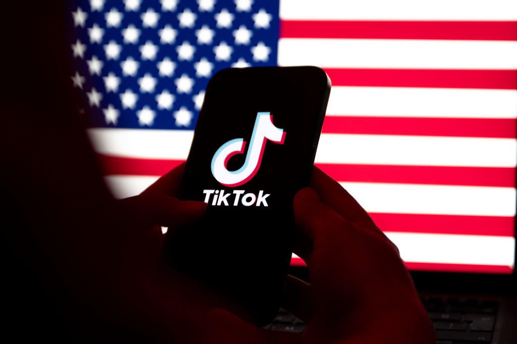 Tiktok-U.S. flag