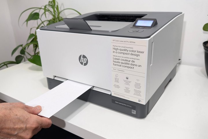 The Color LaserJet Pro 3201dw features a convenient single-sheet media slot.