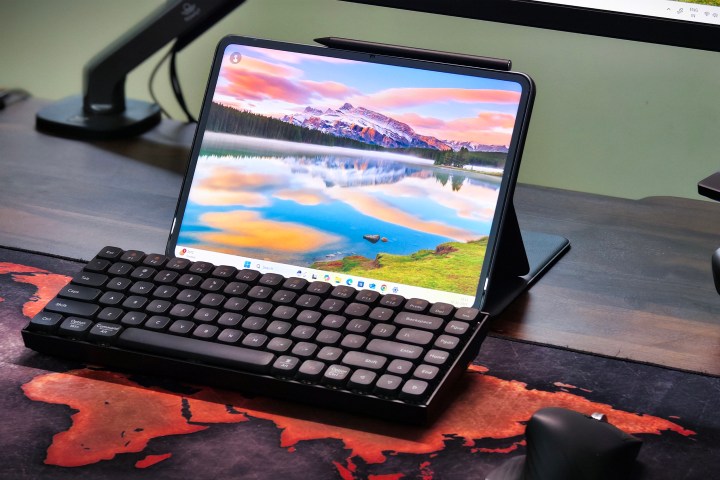 alt: OnePlus Pad 2 used as a wireless Windows monitor with a keyboard and mouse.