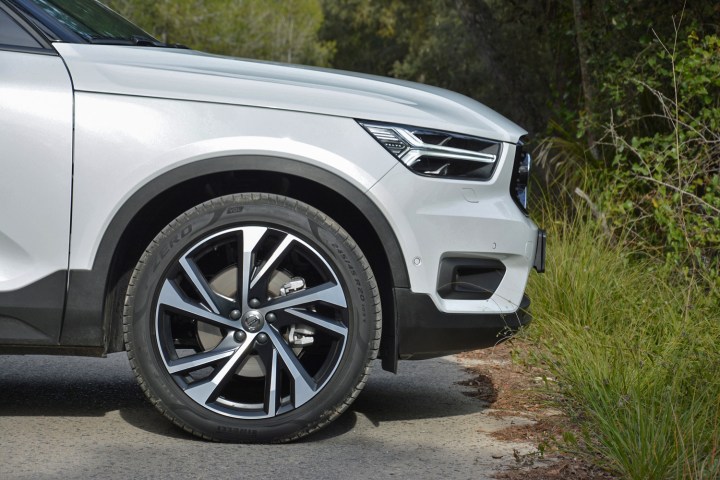 alt text: Front right view of a 2019 Volvo XC40