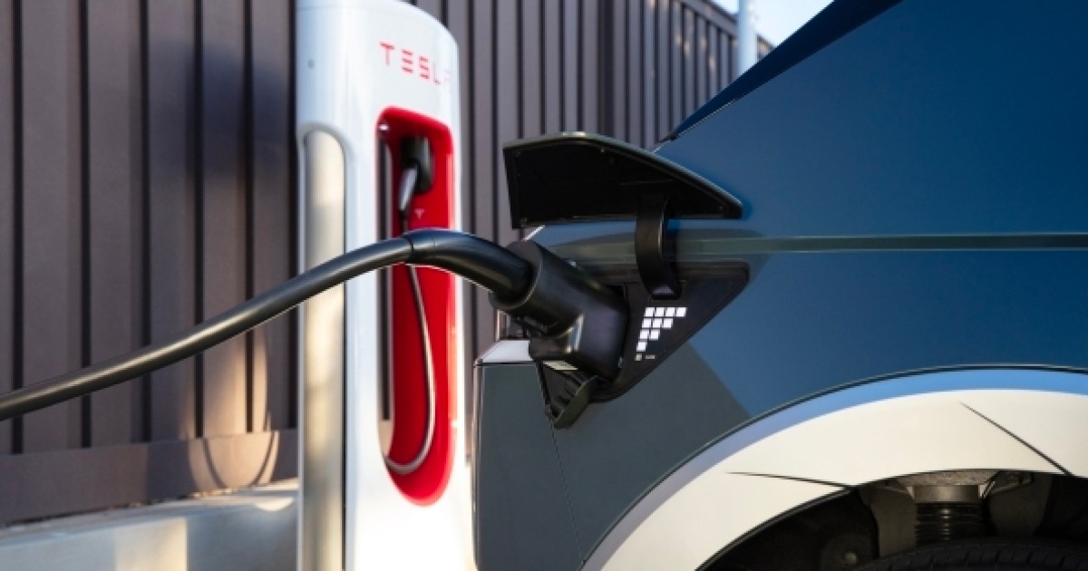 Hyundai Offers Free NACS Adapters for EV Owners, Expanding Tesla Supercharger Access