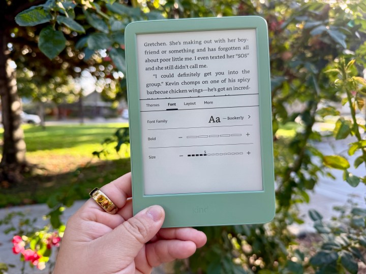 Amazon Kindle (2024) in Matcha Green.