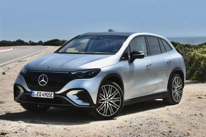 Front three quarter view of the 2023 Mercedes-Benz EQE SUV.