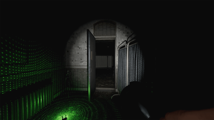 A flashlight shines on a hallway in Phasmophobia.