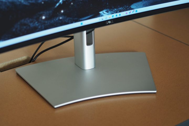 Dell UltraSharp 38 Curved USB-C Monitor stand view.