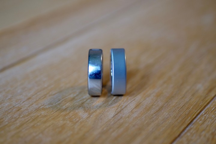 The Oura Ring 4 with the third-generation Oura Ring, seen from the side.