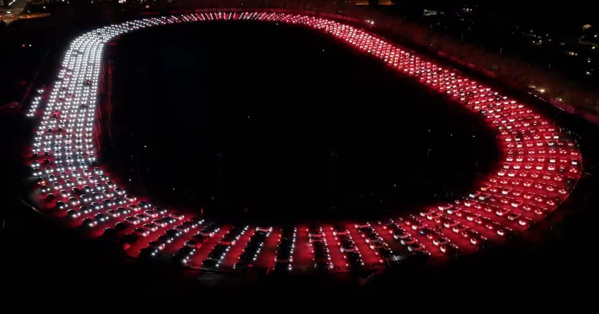 902 Teslas Create Stunning Light Show in Finland