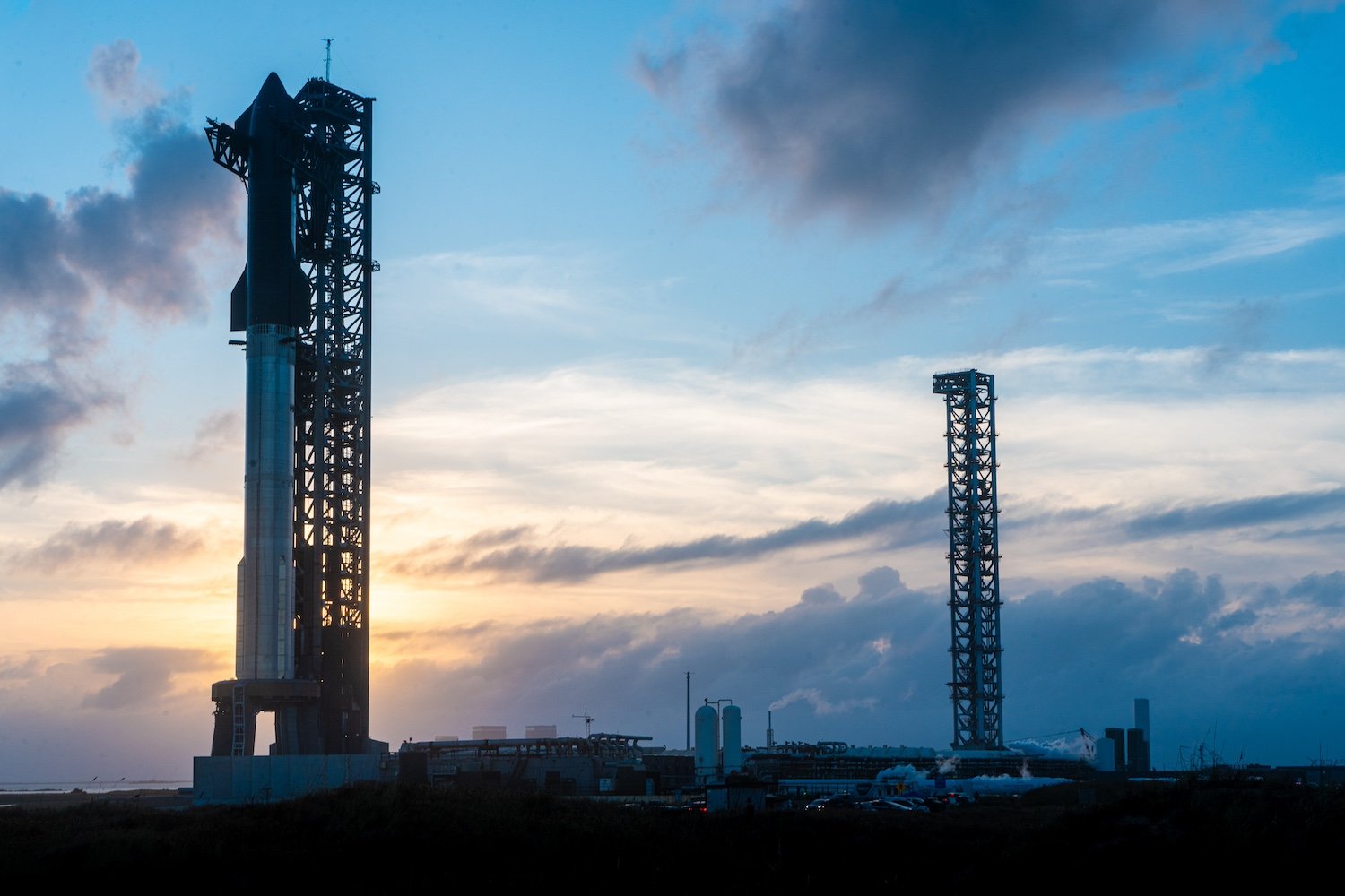 SpaceX Prepares for Second Starship Booster Catch During Sixth Test Flight