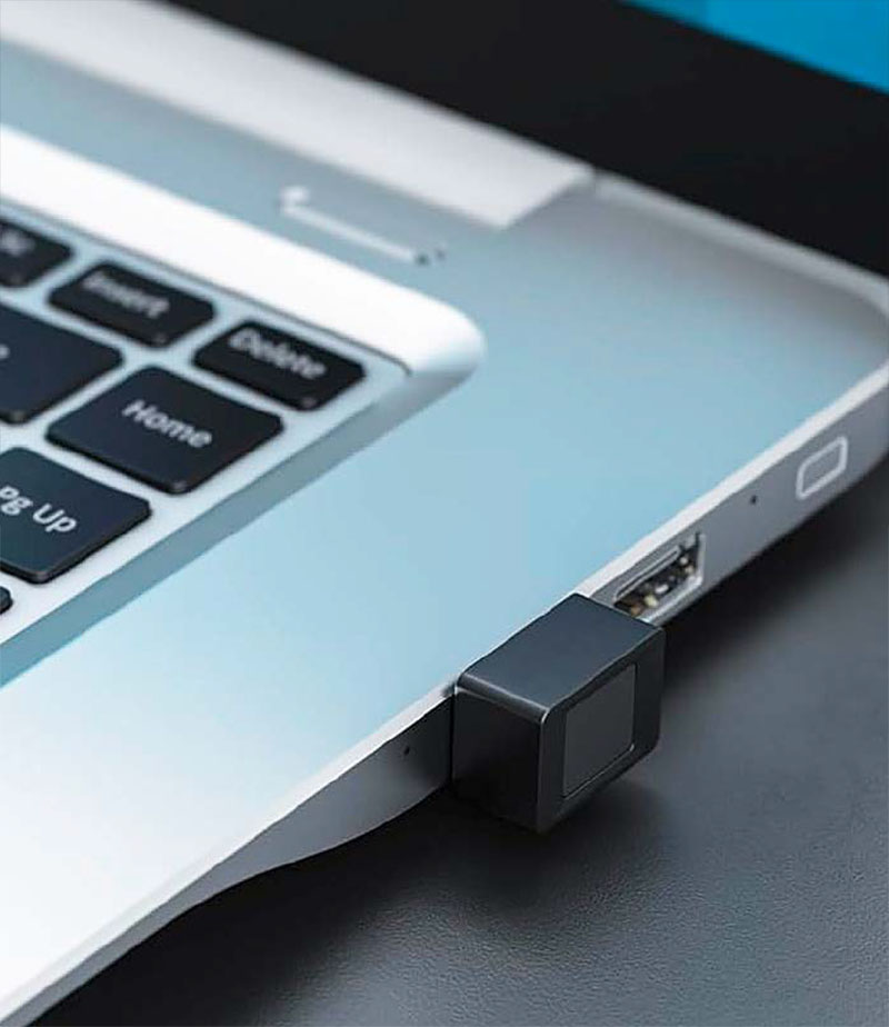 A finger sensor that can remain in the USB port is recommended for notebooks: This means it is always with you when you are on the move and can be used for mobile biometric logon.