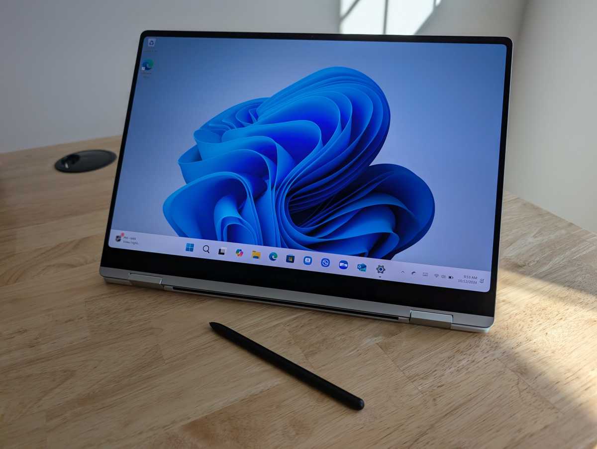 alt: The vibrant AMOLED display and included S Pen of the Samsung Galaxy Book5 Pro 360