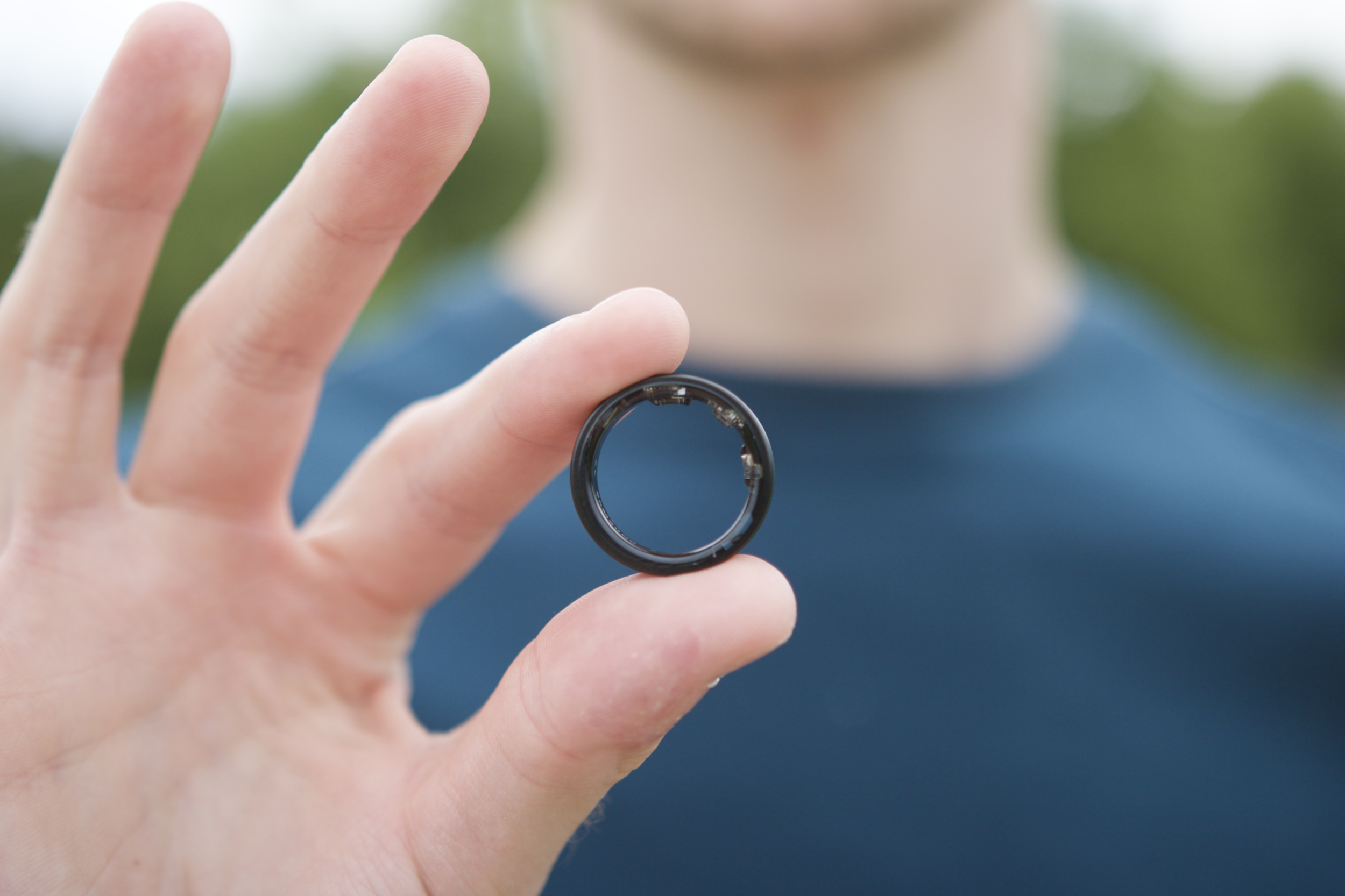 alt: A hand holding the Samsung Galaxy Ring, showcasing its design.