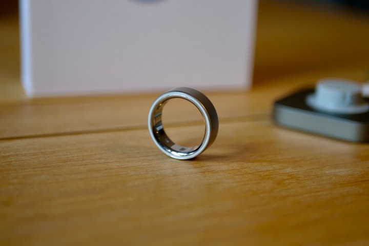 The side of the Oura Ring 4.