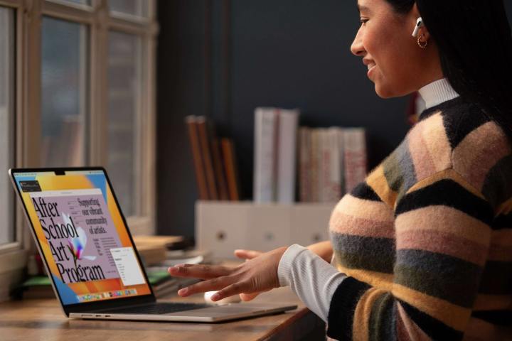 A woman using a 2023 MacBook Air with M2 chip.