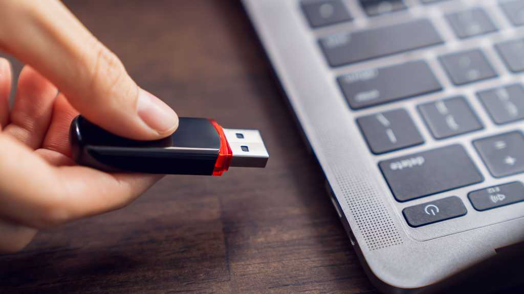 Create Bootable and Customizable Windows USB Drives with Rufus