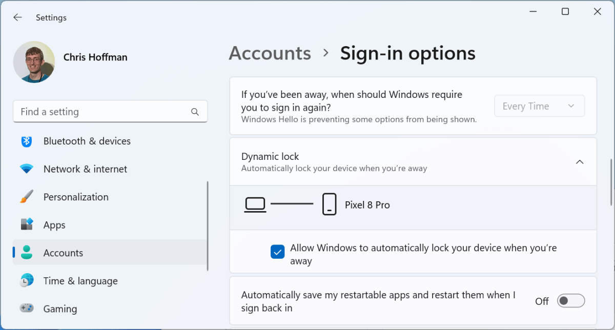 Windows 11 setting for Dynamic Lock enabled and paired screenshot