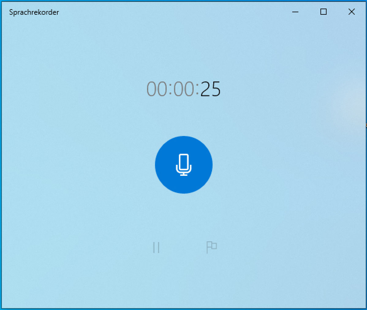 alt text: Windows 11 audio recorder interface with recording options and waveform display