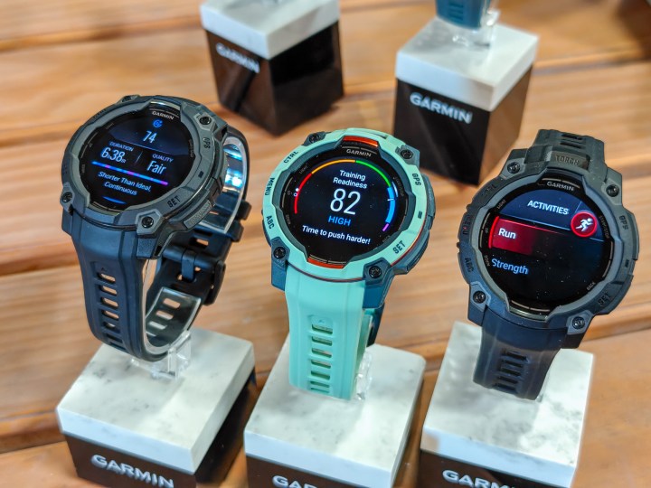 Three colors of the Garmin Instinct 3