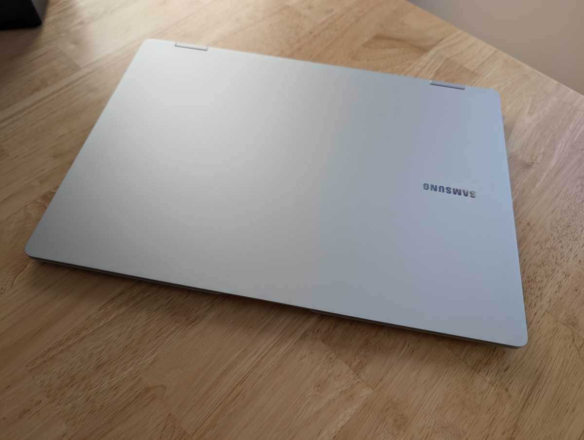 alt: Samsung Galaxy Book5 Pro 360 chassis design