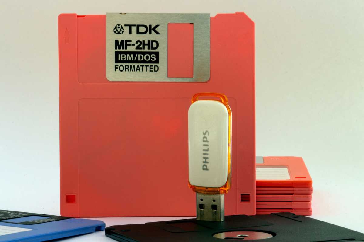 TDK red floppy disk MF-2HD IBM DOS with Philips USB flash drive