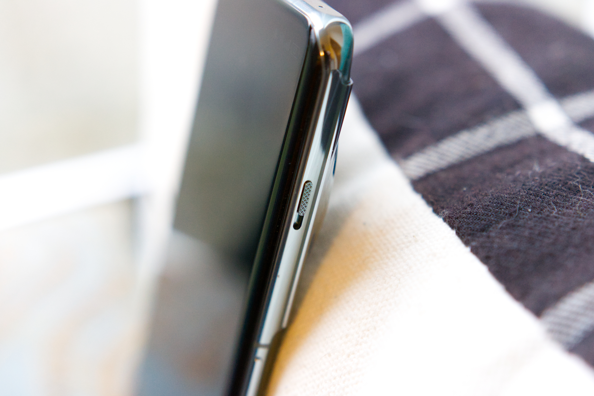 Alternative text: Close-up of the alert slider on a OnePlus 11 smartphone.