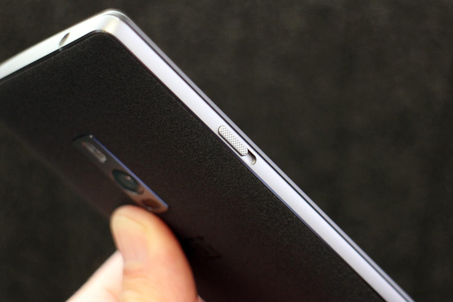 Alternative text: The alert slider on a OnePlus 2 smartphone.
