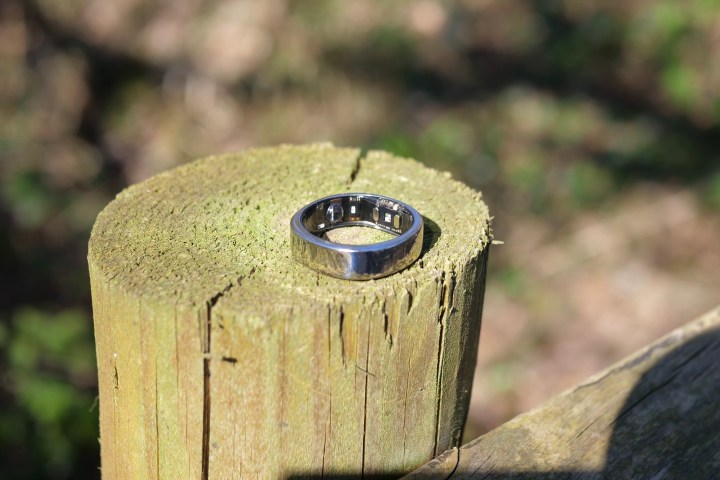 alt: Close-up view of the RingConn Gen 2 Air smart ring.
