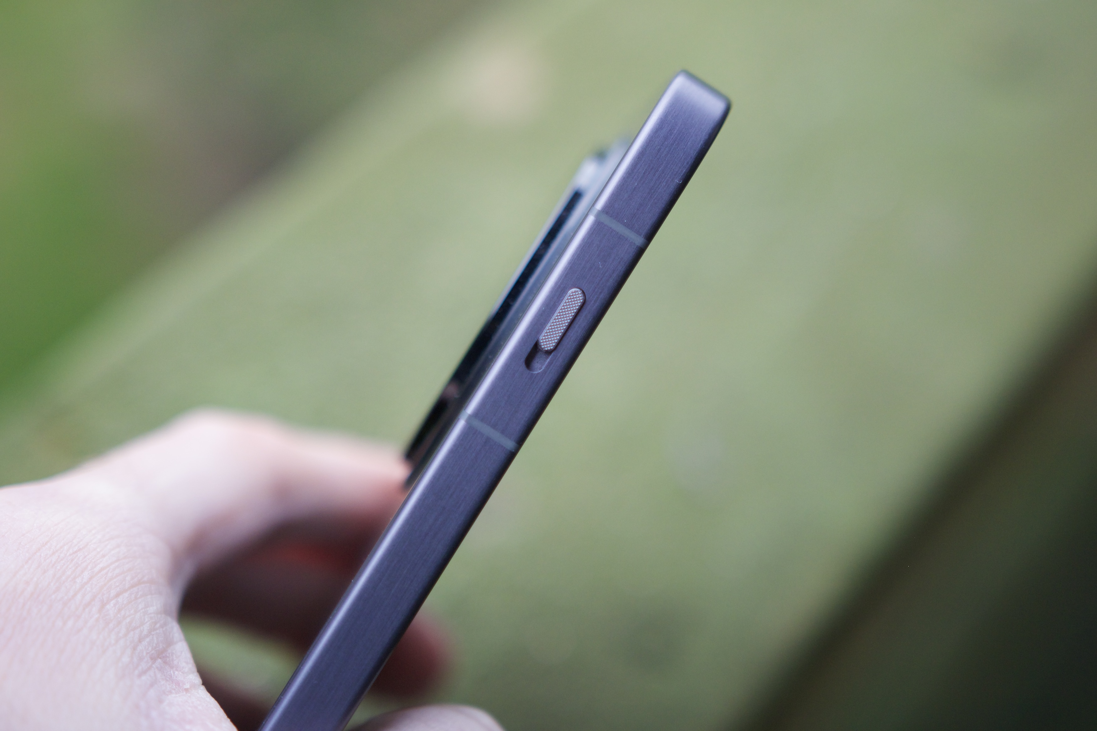 Alternative text: Close-up view of the alert slider on an Oppo Find X8 smartphone.