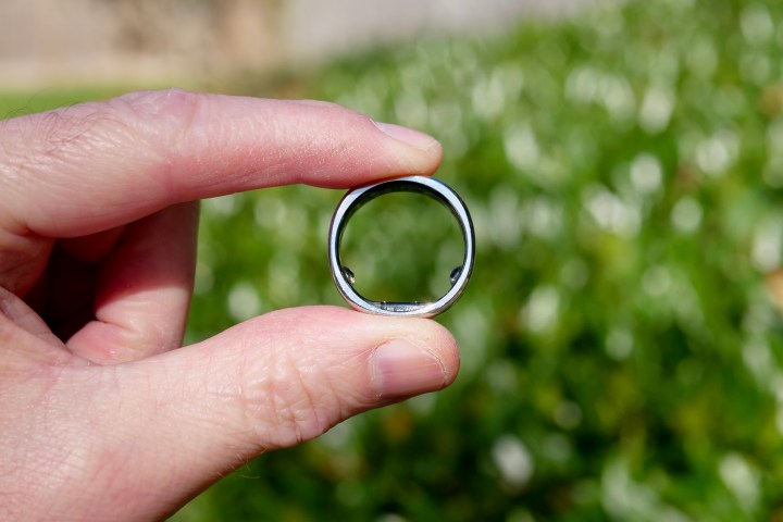 alt: The RingConn Gen 2 Air smart ring held between two fingers.