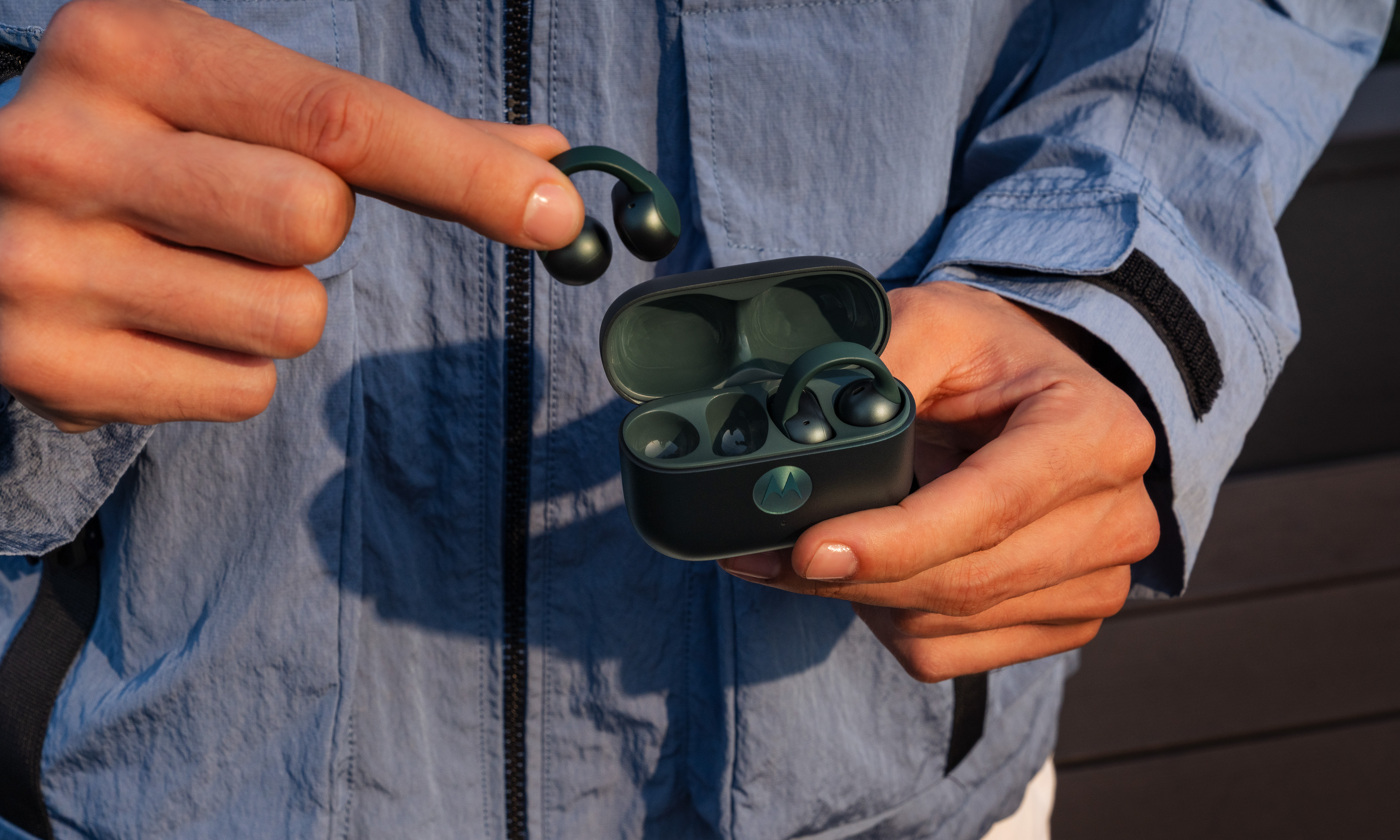 Motorola Buds Loop Earbuds