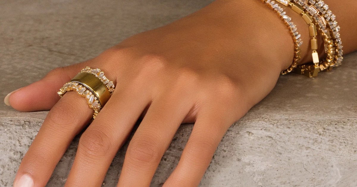 Oura Ring Gets a Luxurious Makeover with Suzanne Kalan's Tech Ring Jackets