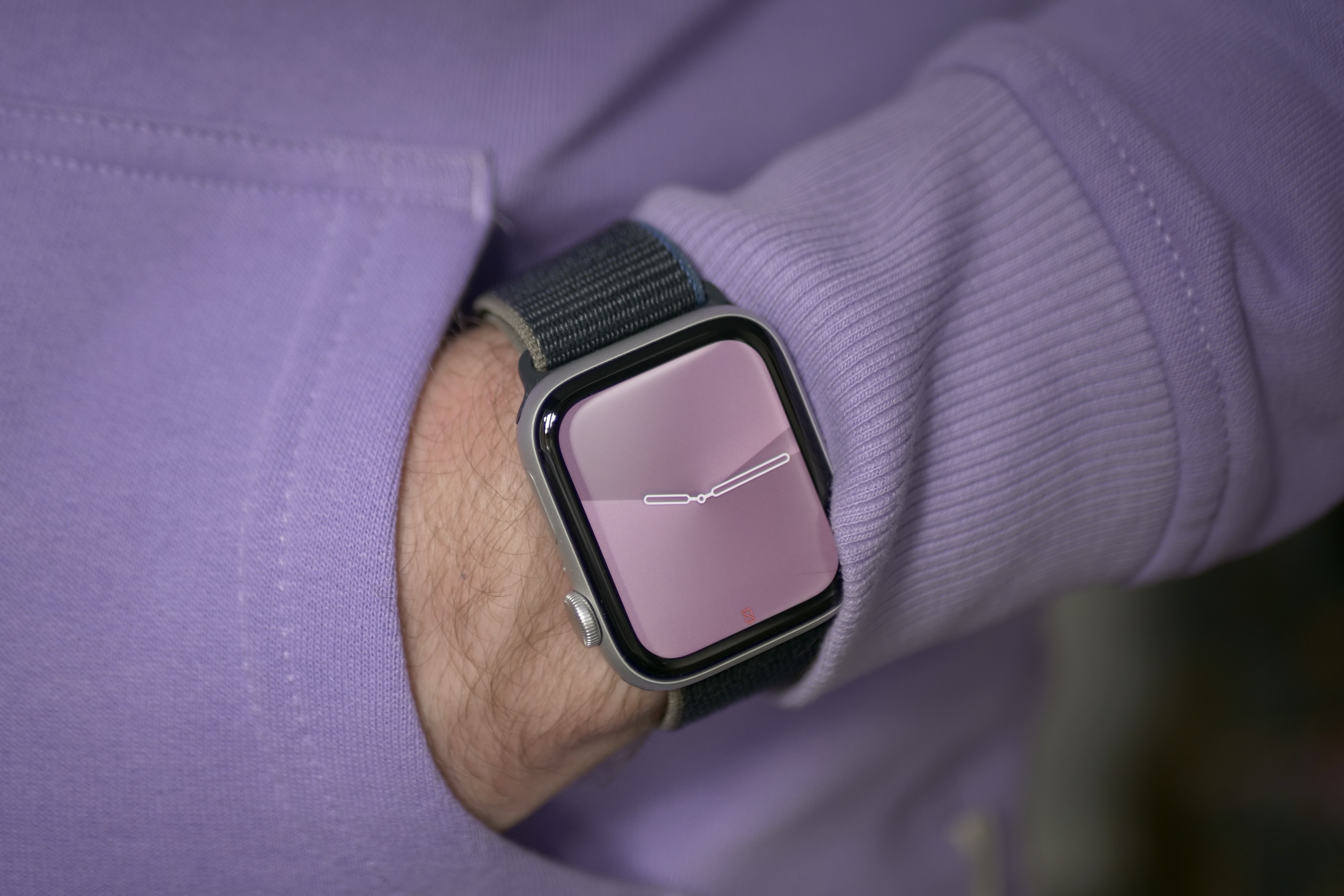 alt text: A person wearing the Apple Watch SE 2 on their wrist.