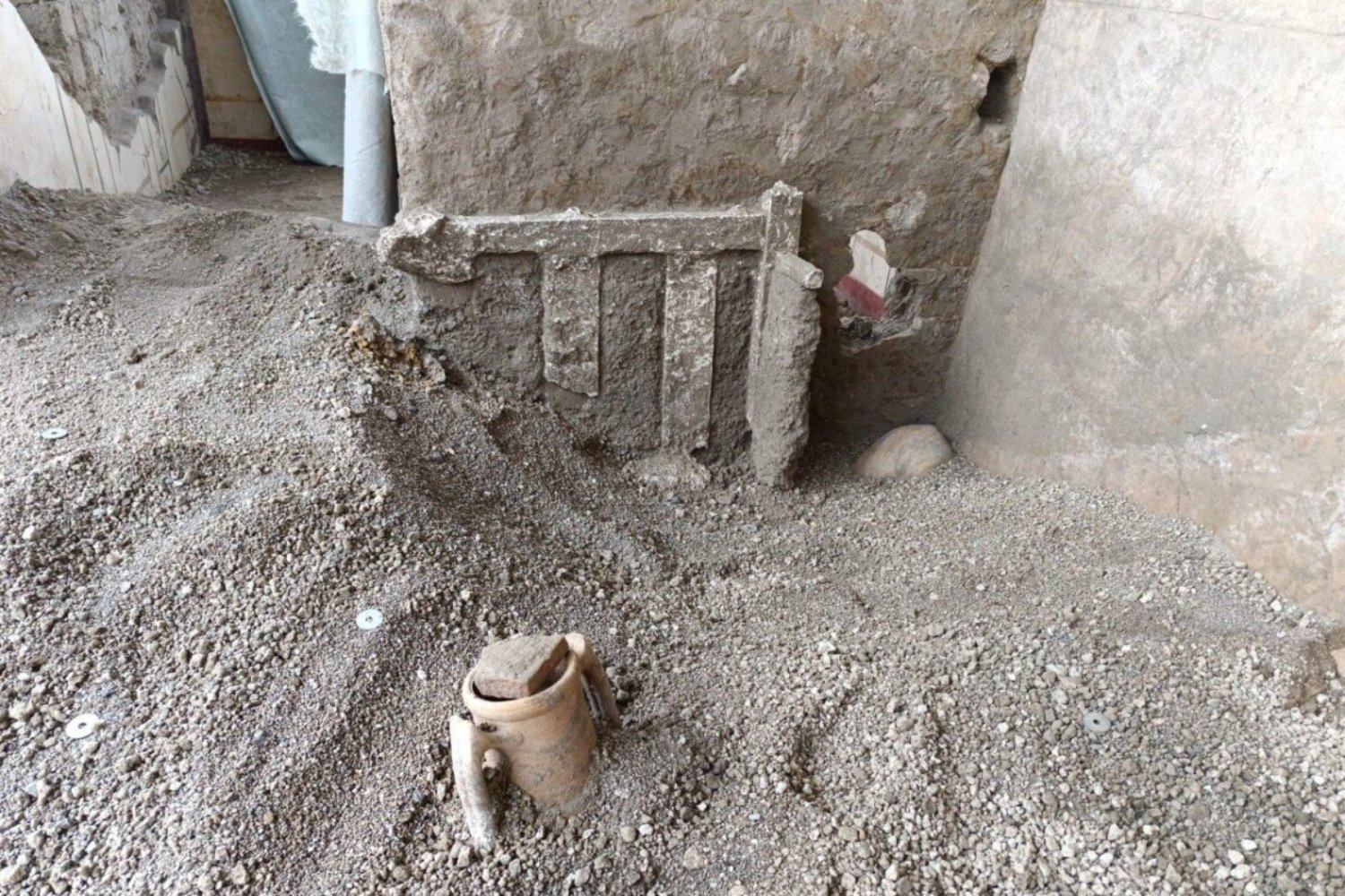 Pompeii Excavation Reveals Family's Final Moments During Vesuvius Eruption