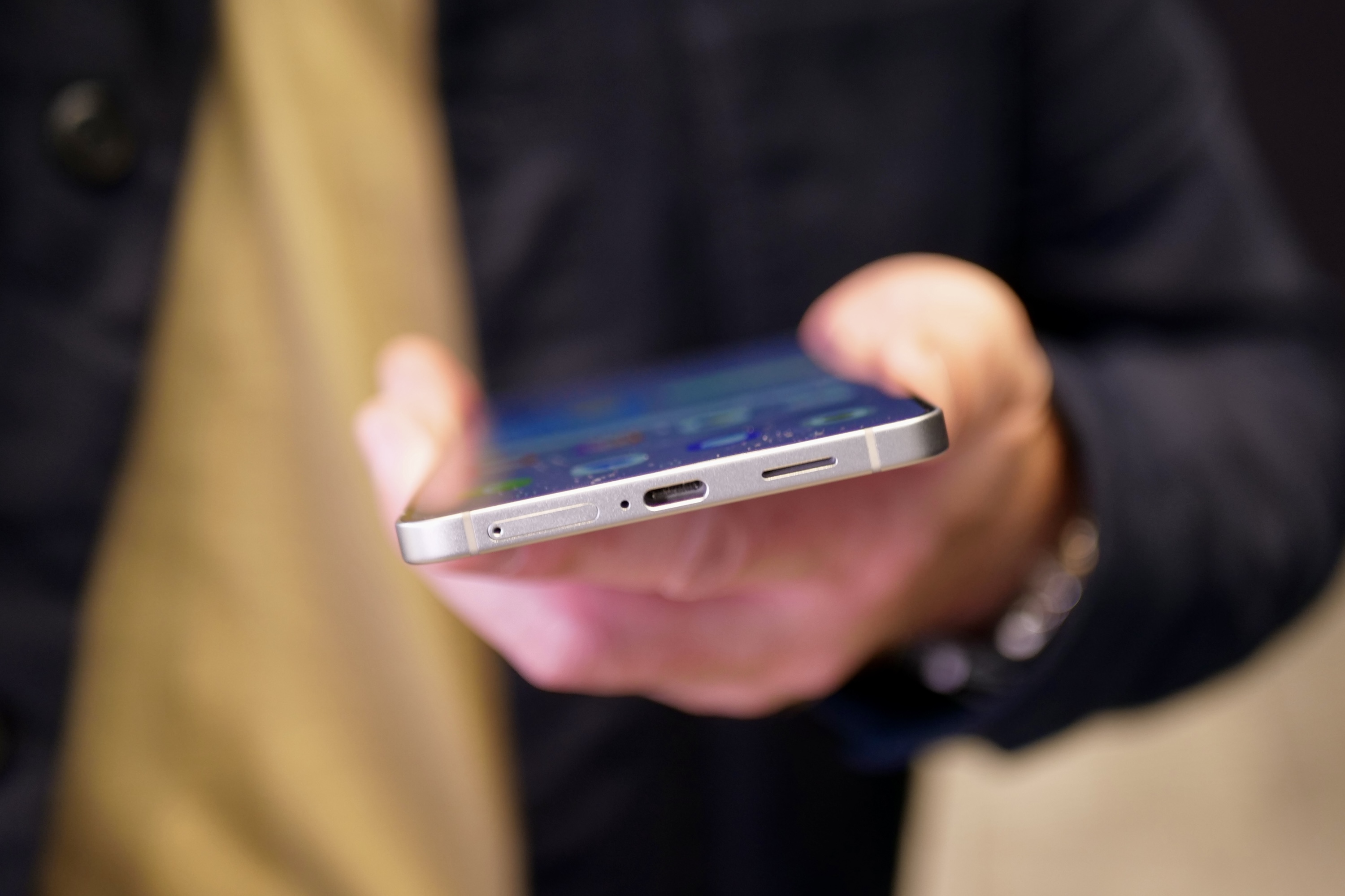 A person holding the Samsung Galaxy S25 Edge.