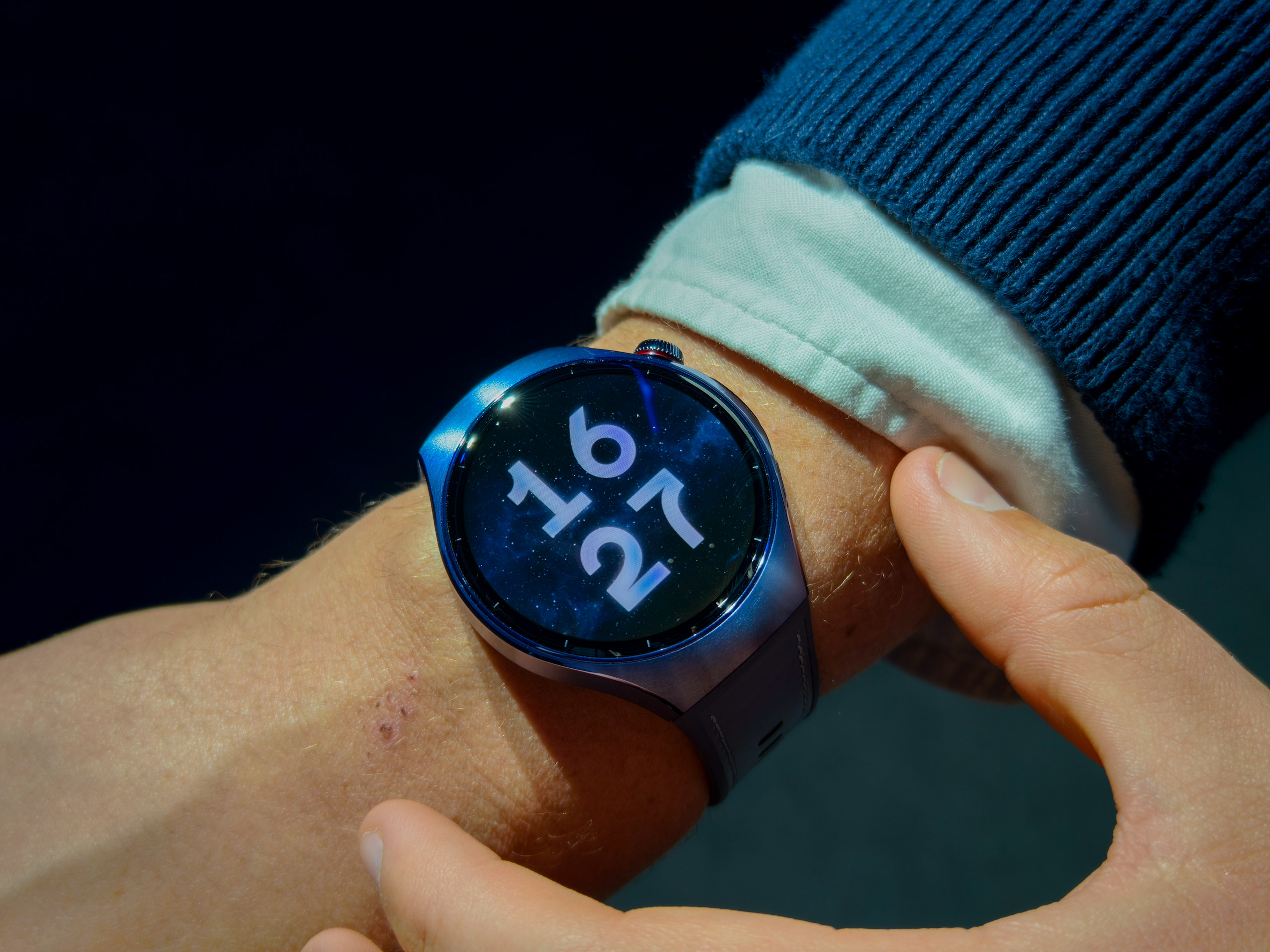 Alt: Display showcasing various health data and metrics available on the Huawei Watch 5 smartwatch.