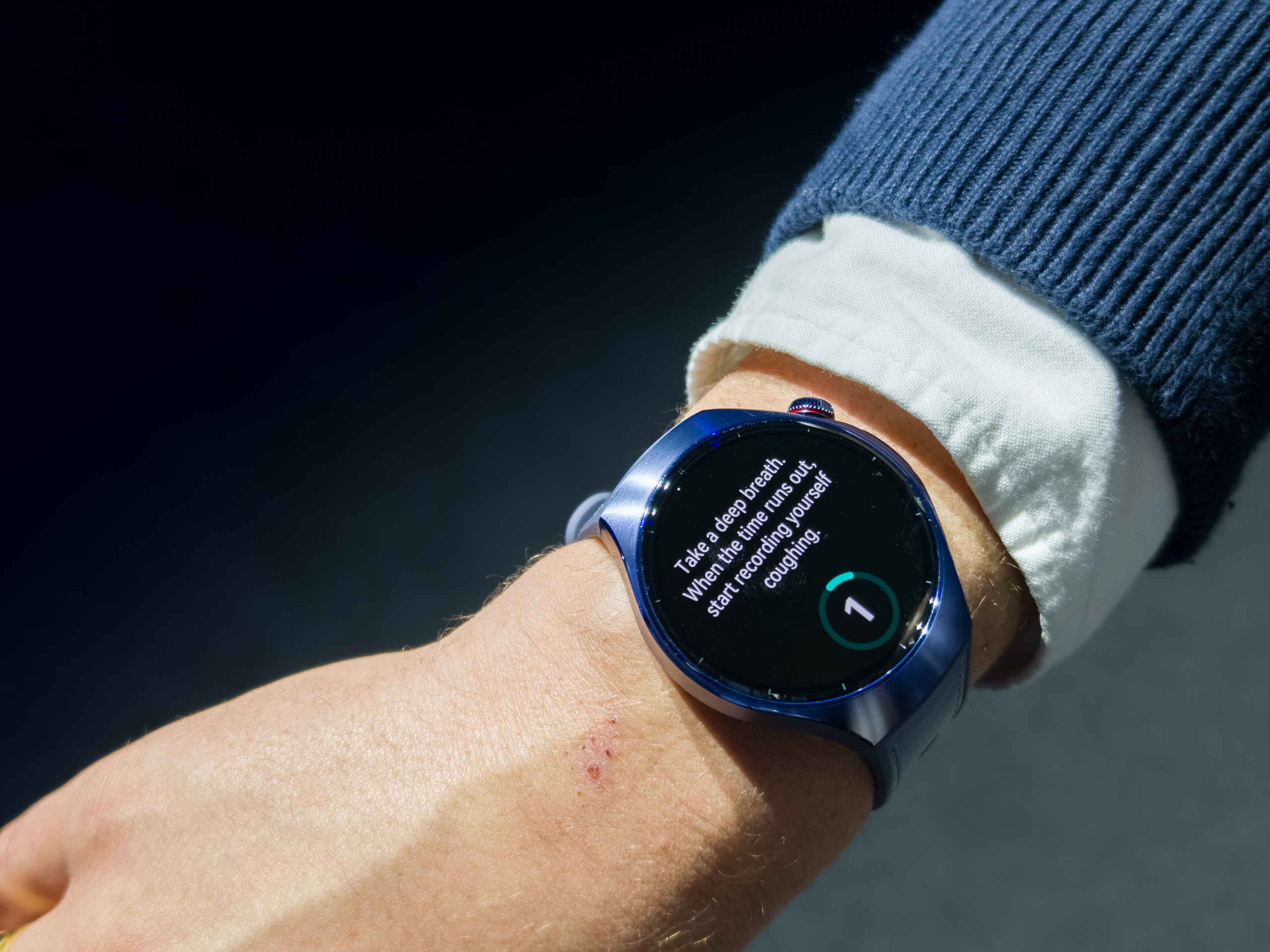 Alt:  The Huawei Watch 5 displaying the in-progress 60-second health check.