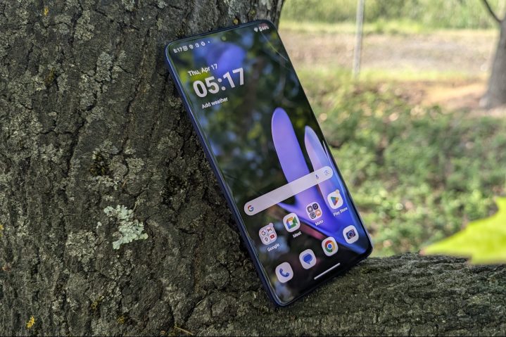Moto G Stylus 2025 display shown outdoors, illustrating its brightness and color vibrancy