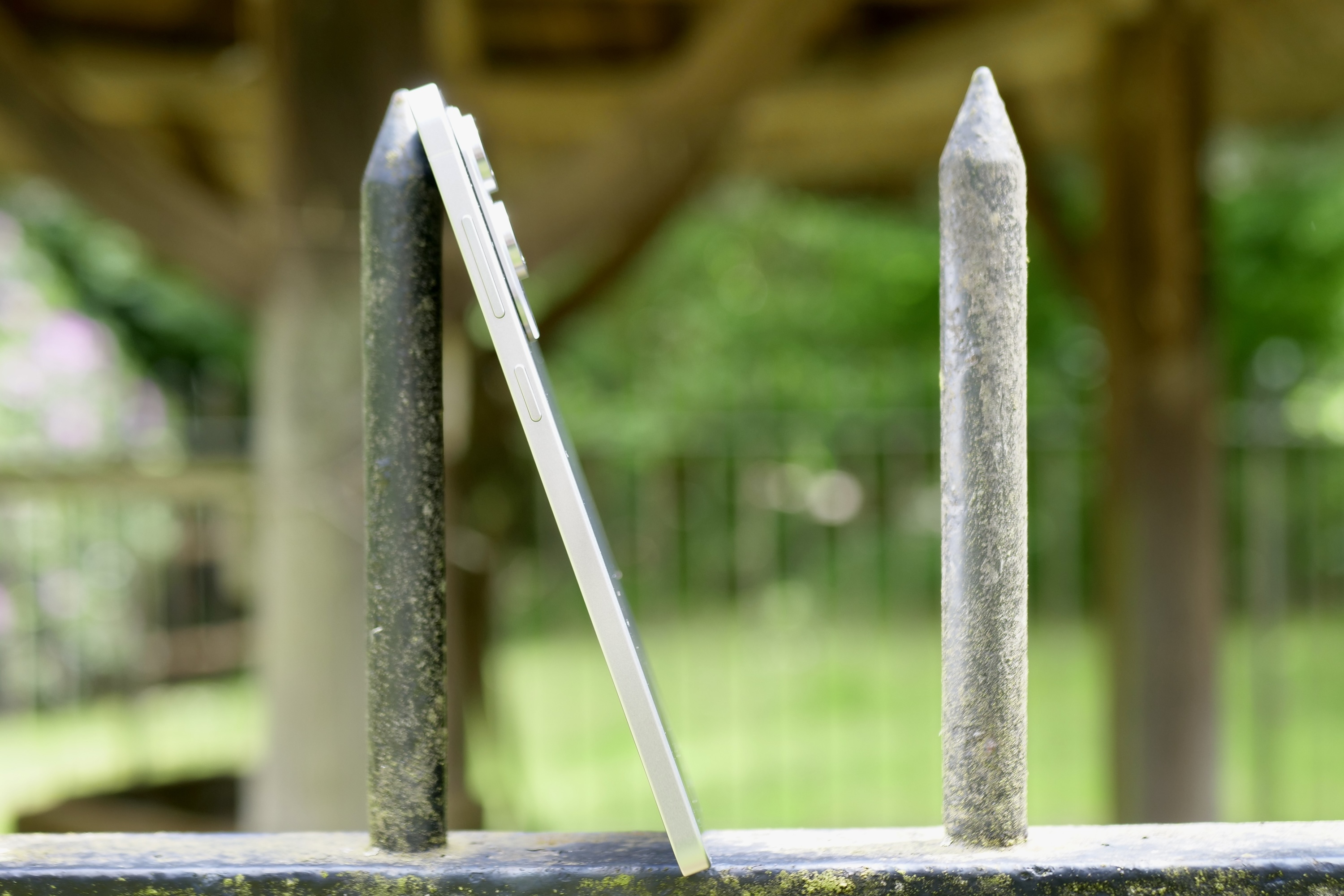 Close-up of the Samsung Galaxy S25 Edge's ultra-thin side profile, emphasizing its advanced engineering.