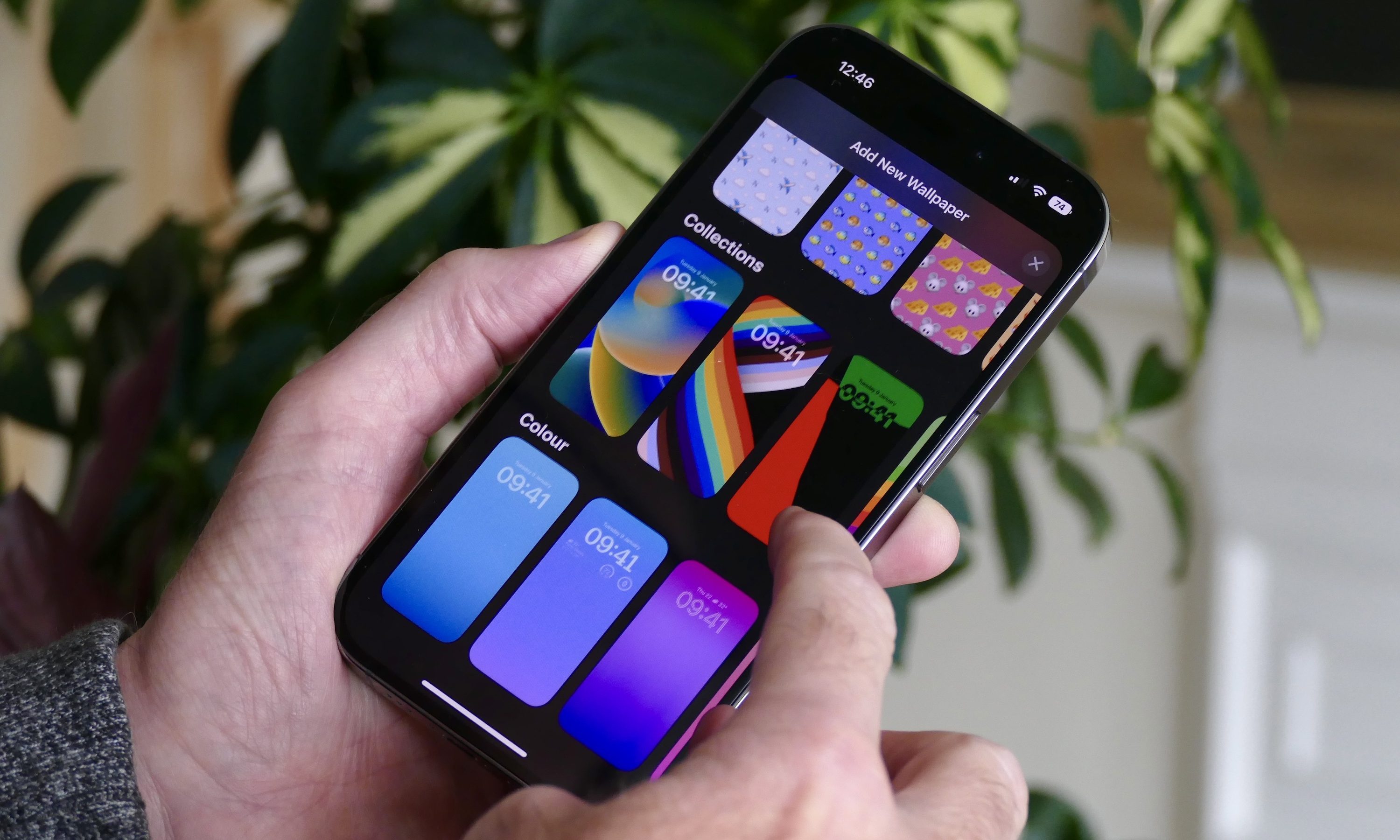 iPhone 14 Pro wallpaper settings screen, displaying options for lock screen and home screen customization.