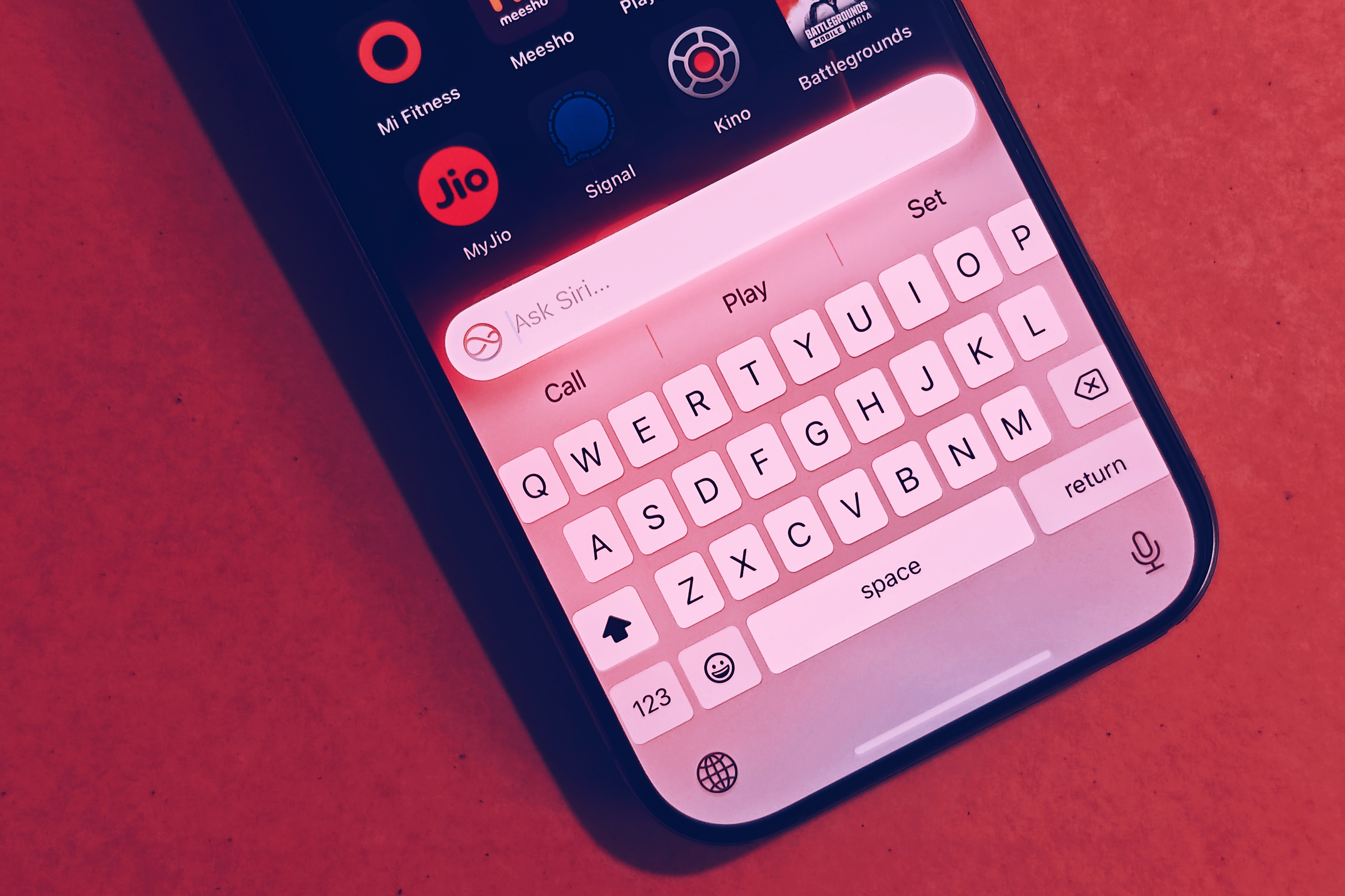 Siri voice assistant activated on an iPhone screen, showing the compact modern interface.