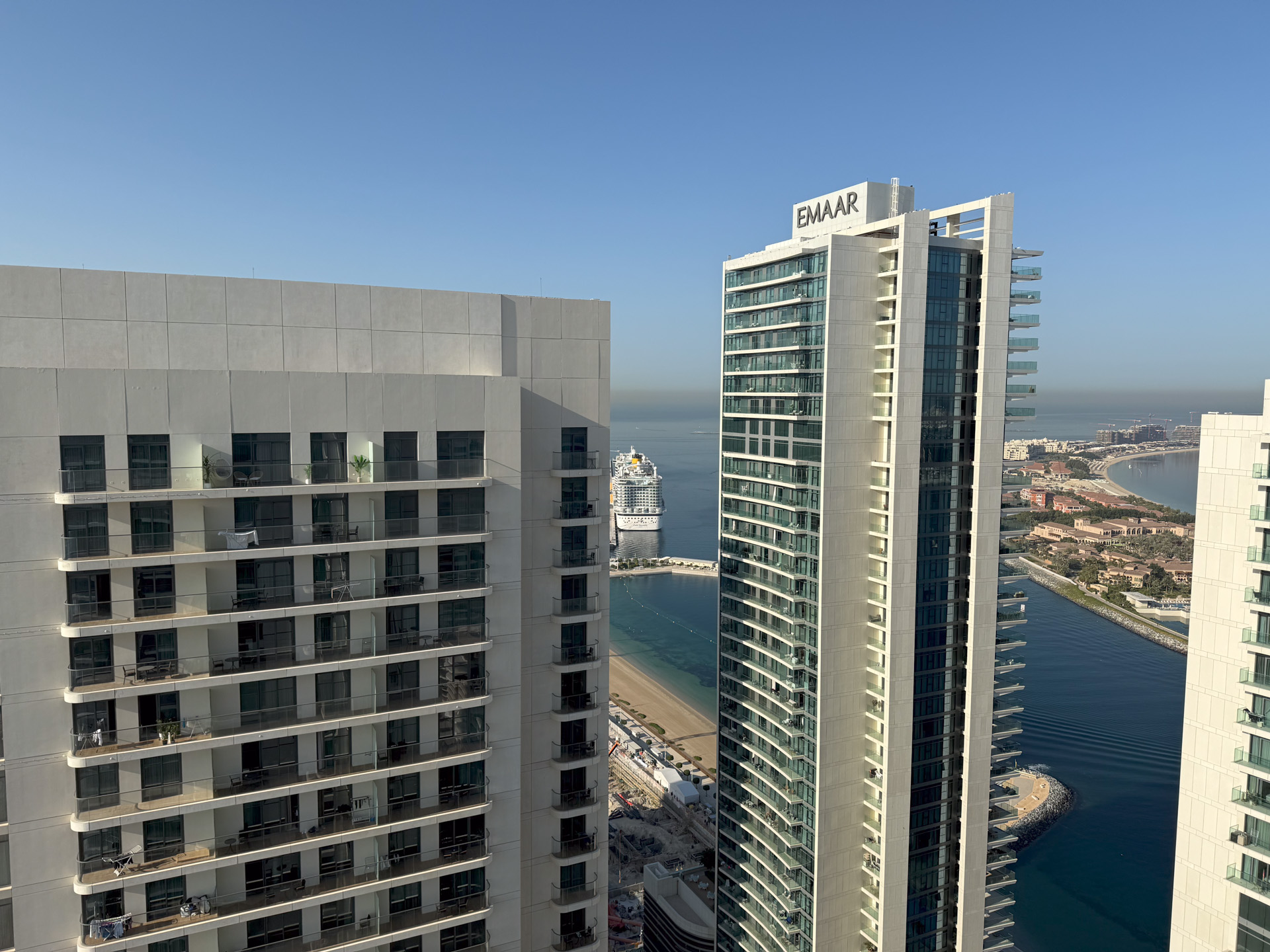 A 1x photo of a Dubai scene captured on the iPhone 16 Pro.