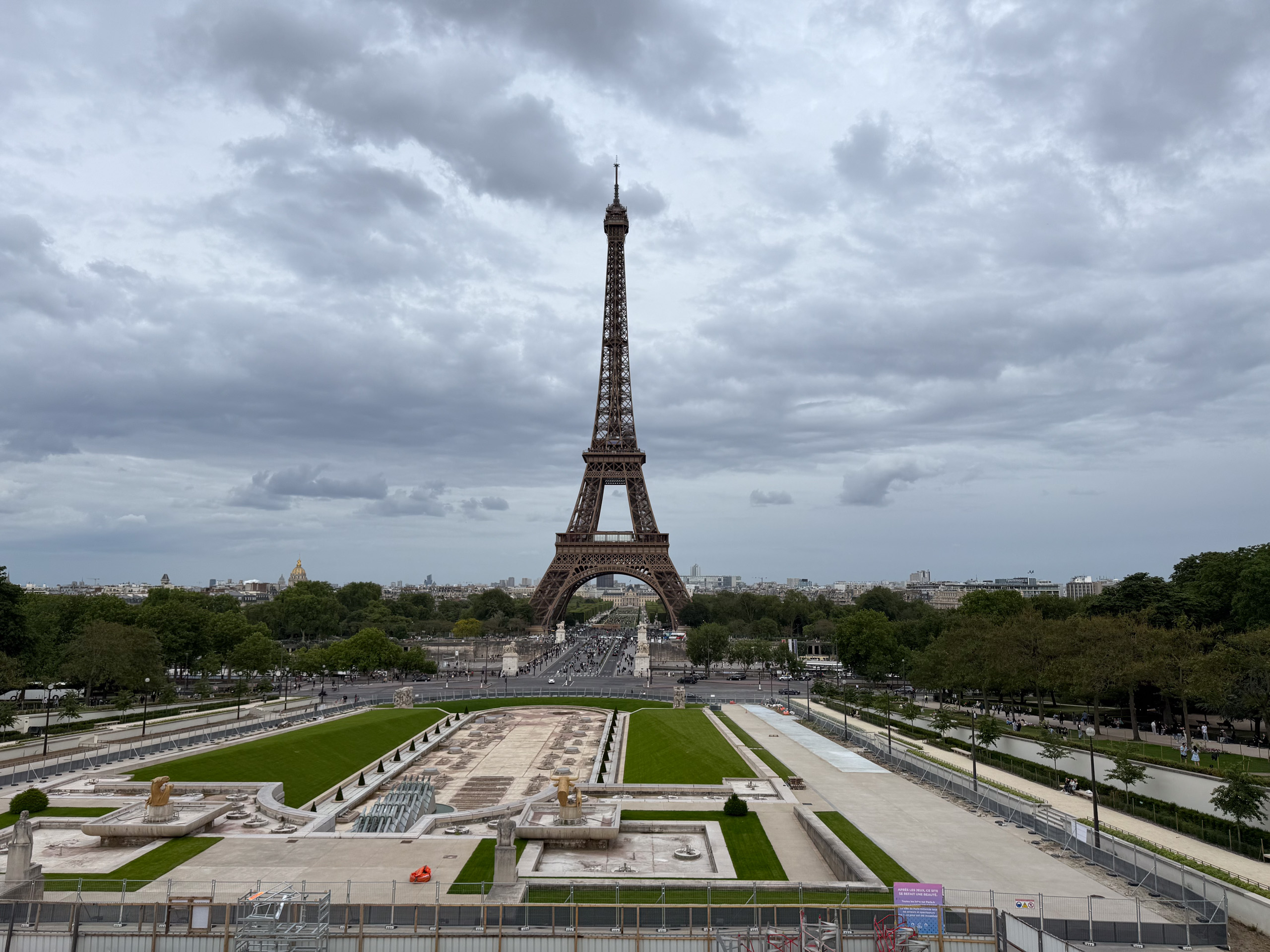 Standard 1x photo of the Eiffel Tower from the iPhone 16 Pro.