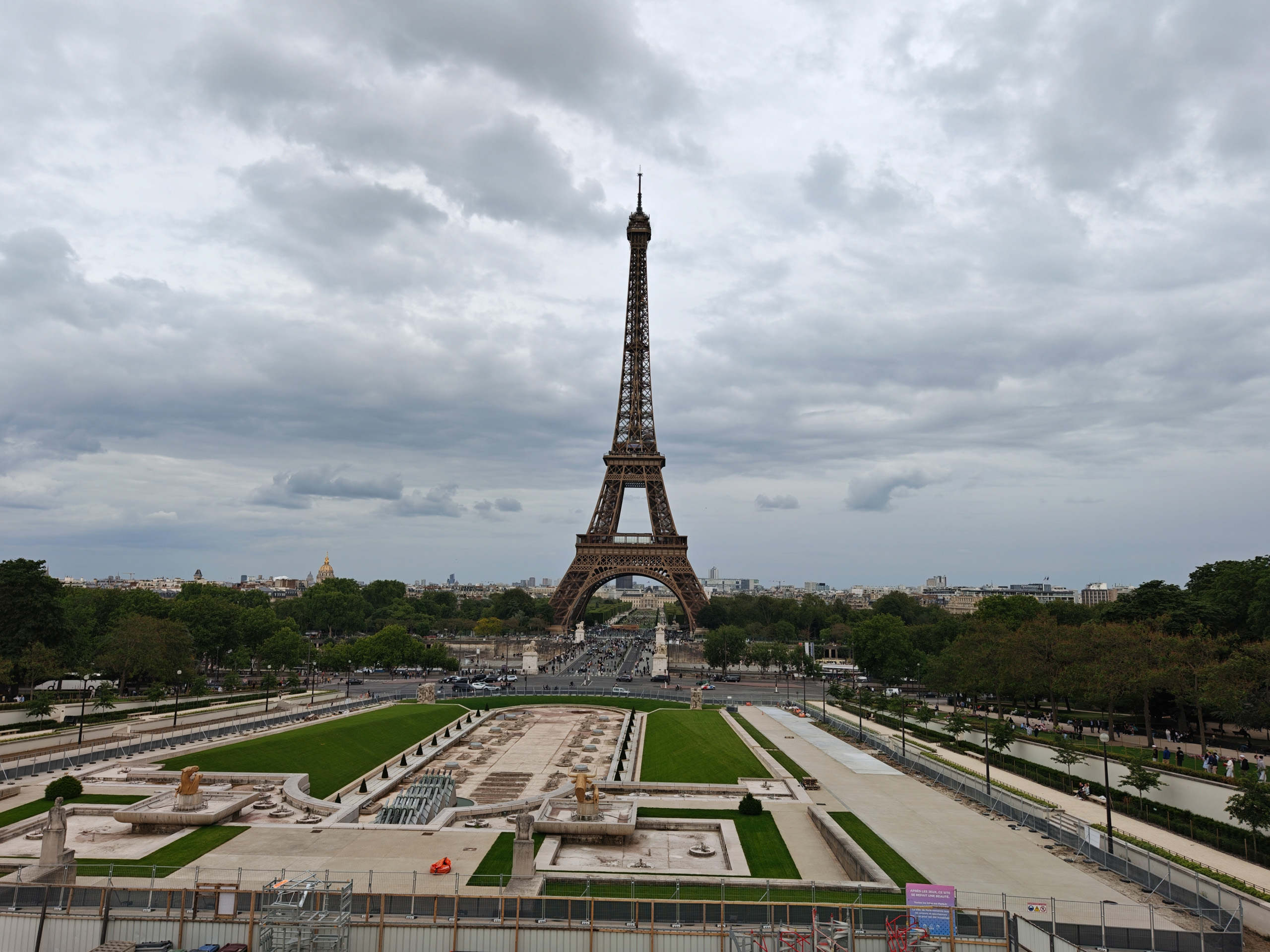 Oppo Find X8 Ultra 1x photo of the Eiffel Tower.