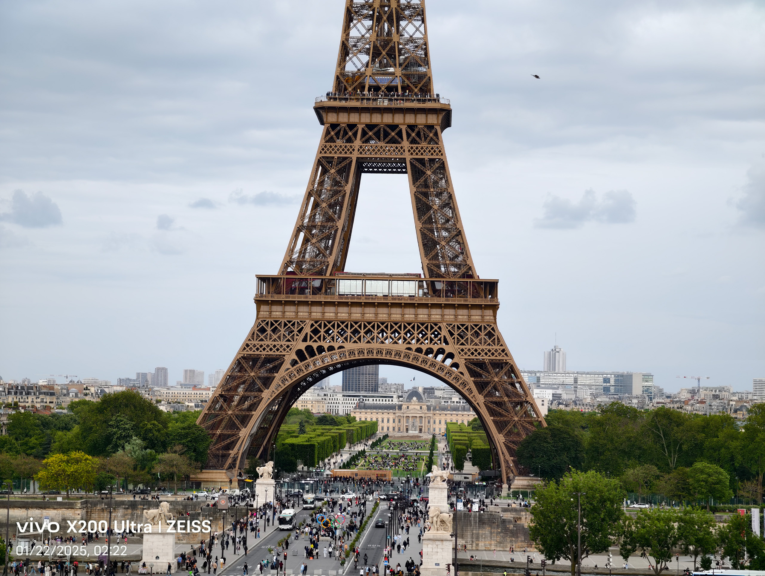 Vivo X200 Ultra 3x zoom on the Eiffel Tower.