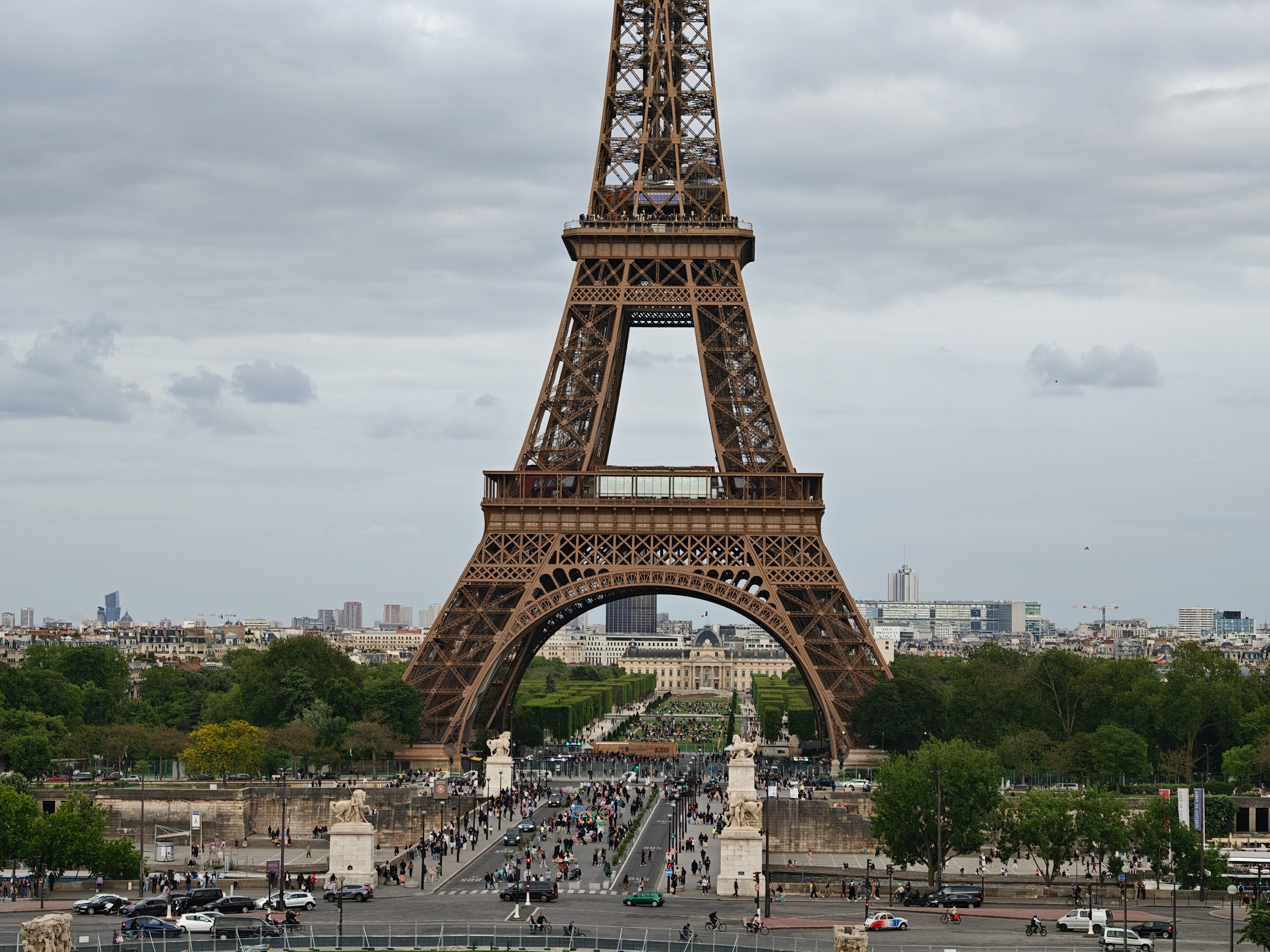 Oppo Find X8 Ultra 3x zoom capturing the Eiffel Tower.