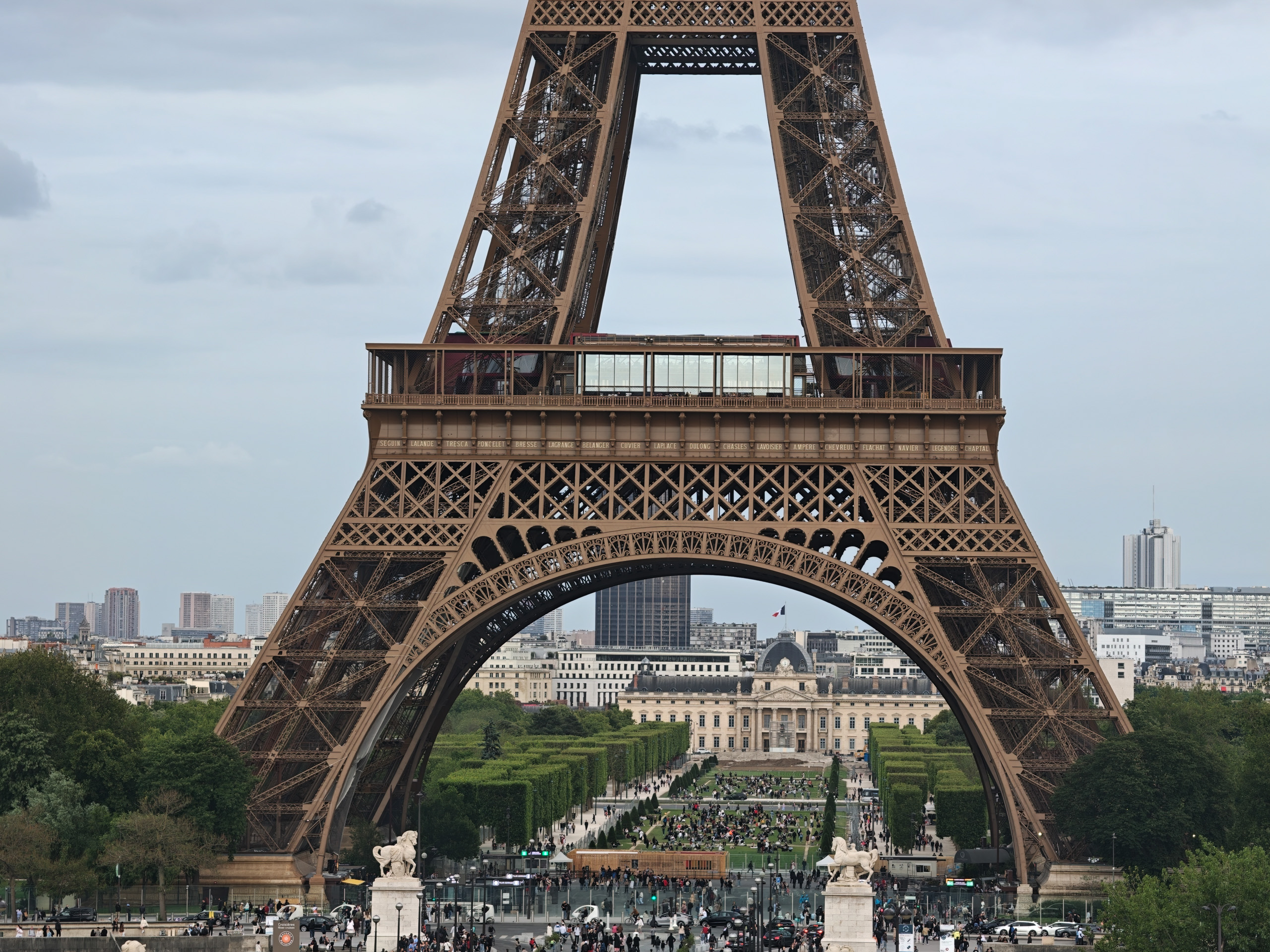 Oppo Find X8 Ultra 6x zoom capturing detail on the Eiffel Tower.