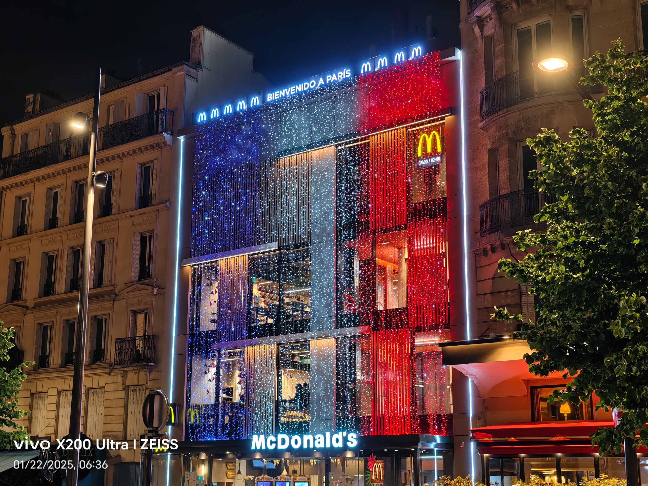 Vivo X200 Ultra 1x night photo in Paris.