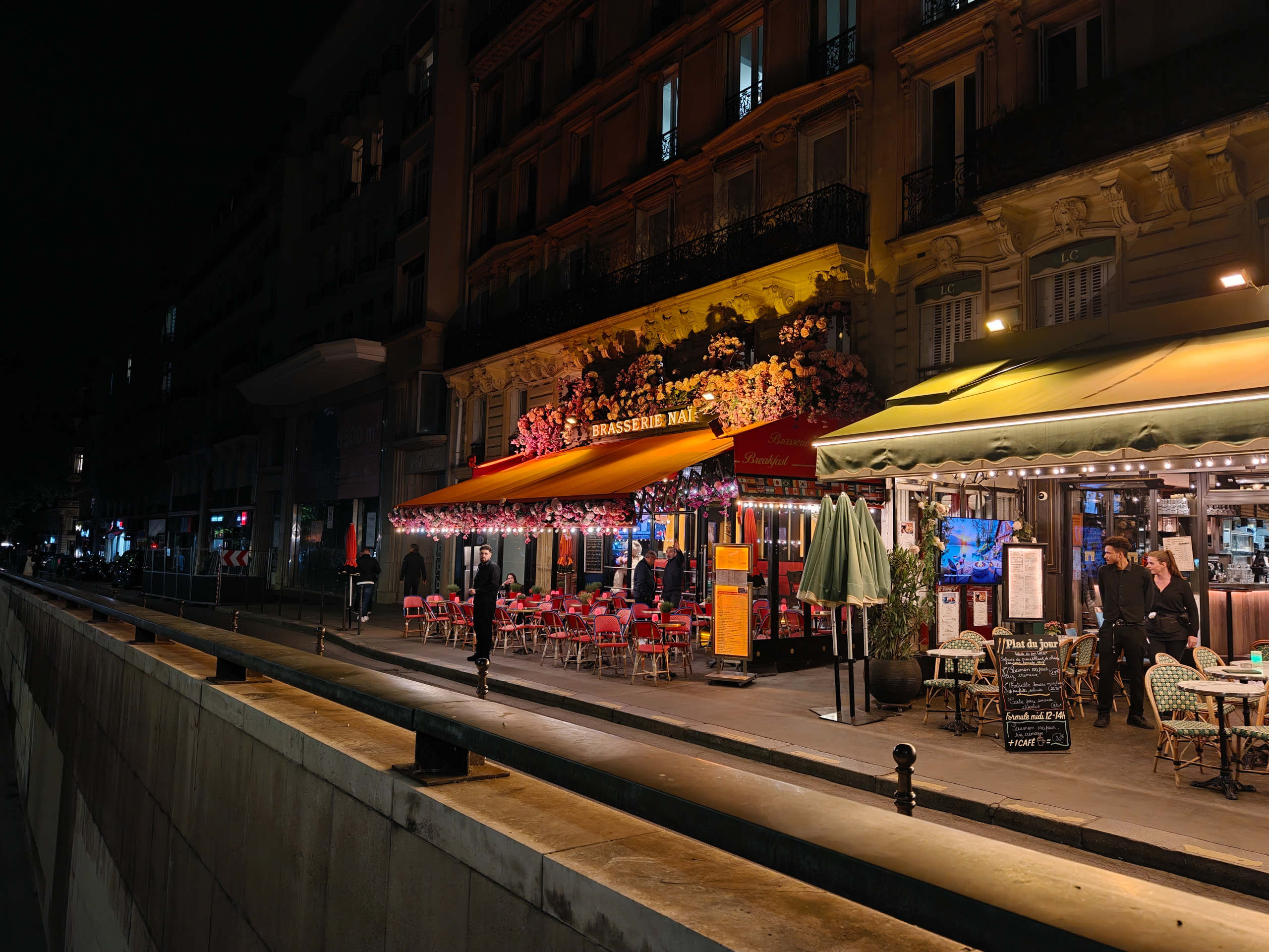 Oppo Find X8 Ultra 1x night photo, well-balanced.